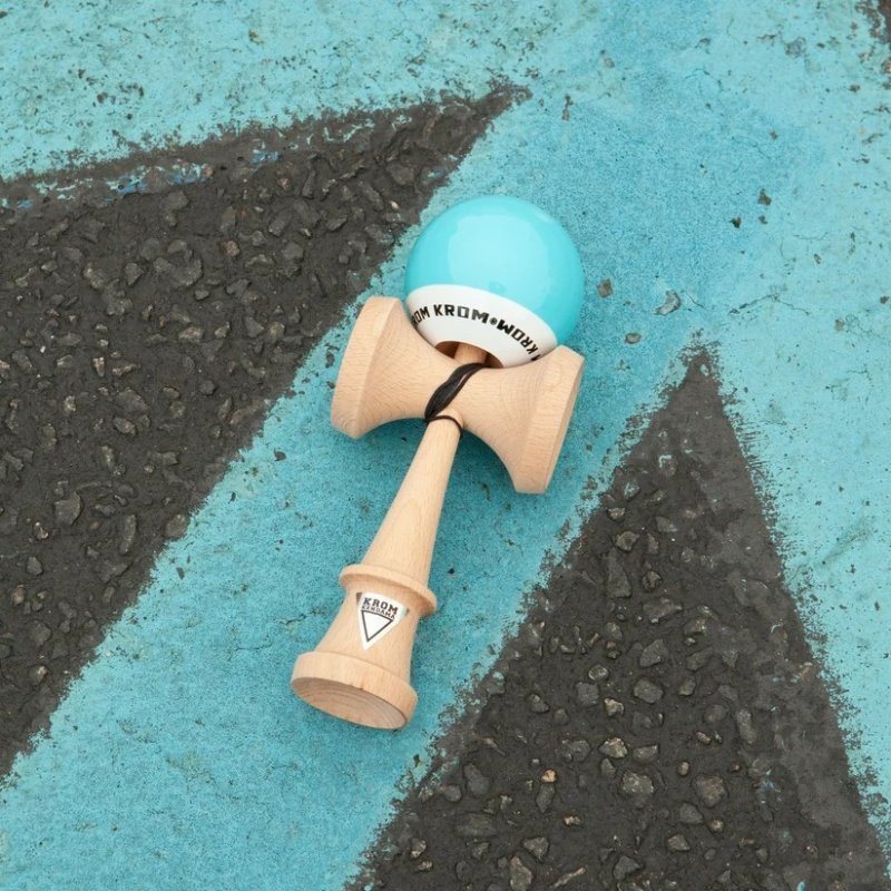 Krom POP LOL Bleu ciel Kendama Initiation | Forme CK - image 5 sur 6
