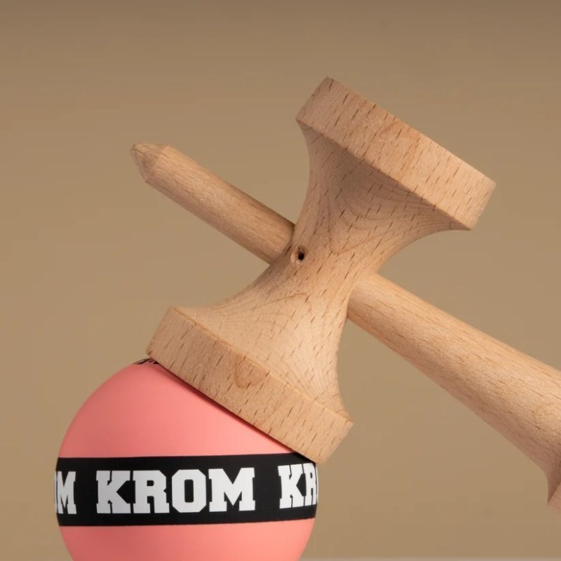 Krom Strogo Neapolitan Erdbeere Kendama | Lambo-Form - Bild 6 von 7