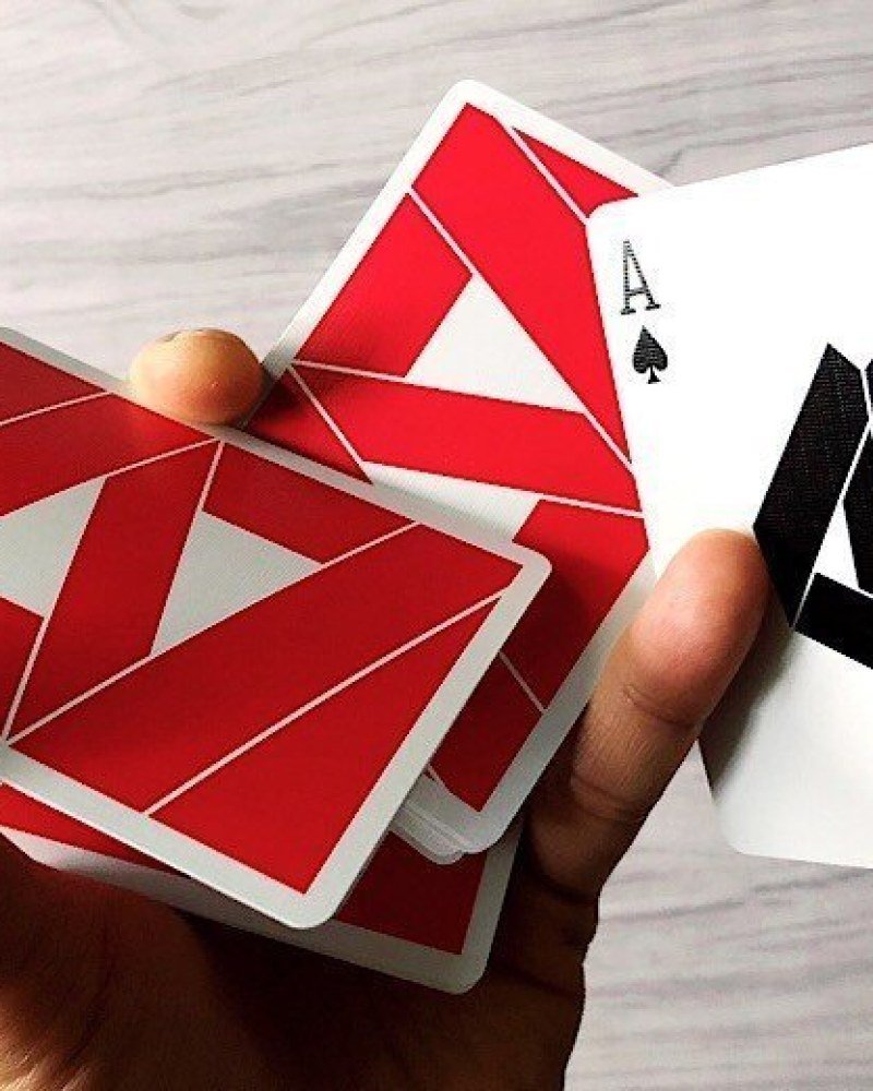 Mazzo Di Carte Limited Edition Mako Red  | Playing Cards | Negozio Online| The Joker House - Italia - immagine 4 di 4